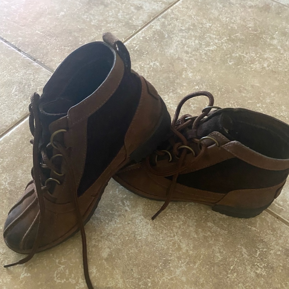 Gently used UGG ankle duck boots. Brown suede and rubber. Great for snow.